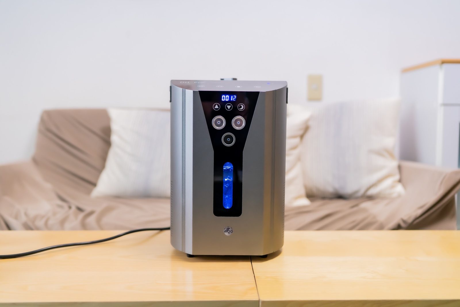 夜の部屋で使う水素吸入器