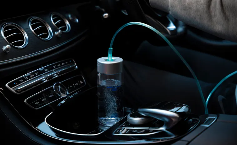 車のドリンクホルダーに置いたドクター水素ボトル+